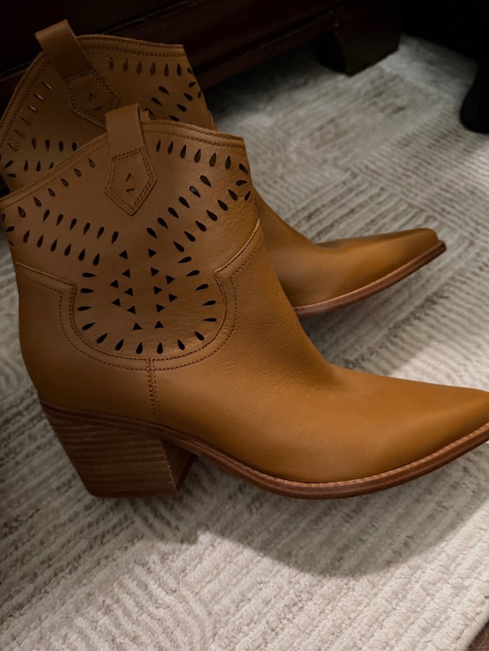 Marc Fisher LTD Women's Cutout Western Ankle Boots - Tan 91/2